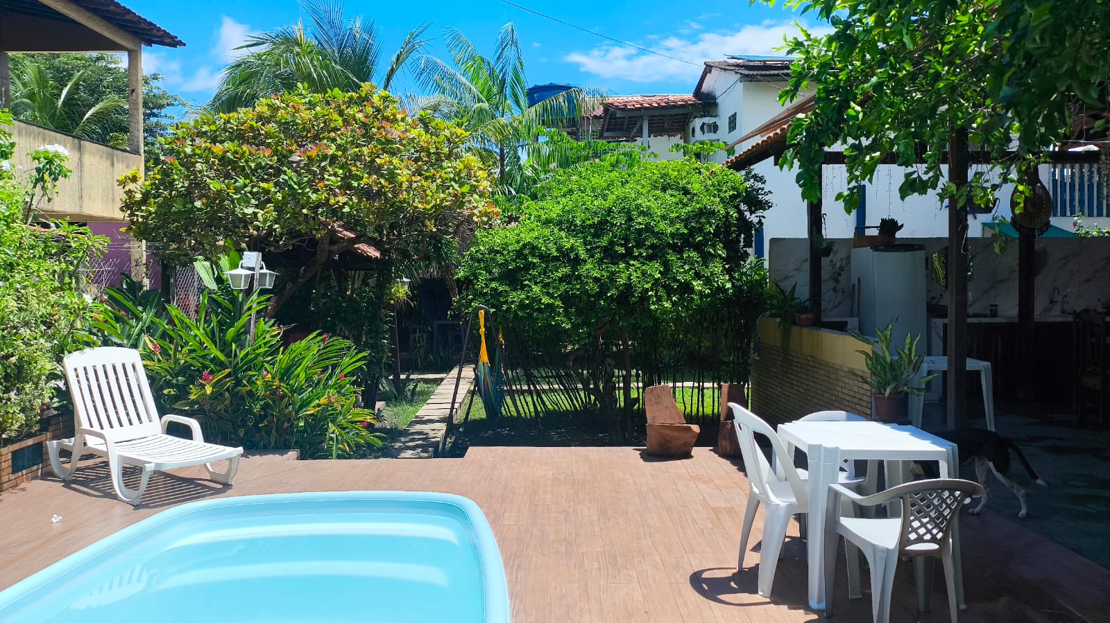 Piscina e área de lazer