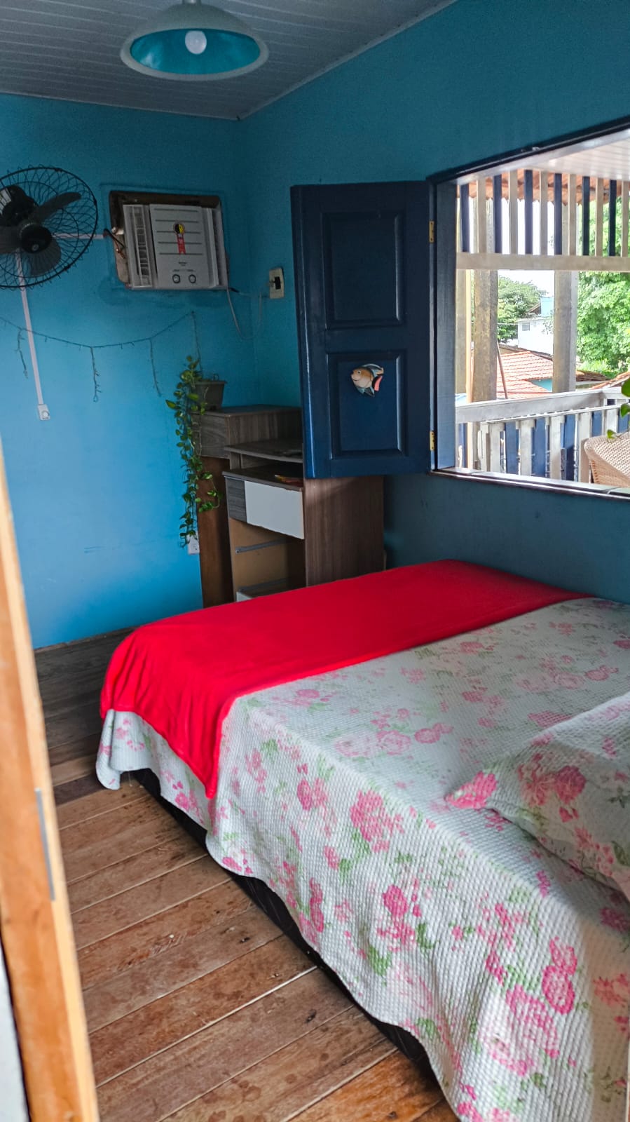 Quarto de casal com vista para o jardim