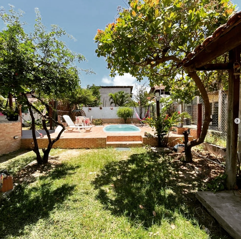 Piscina e jardim da Toca dos Leões